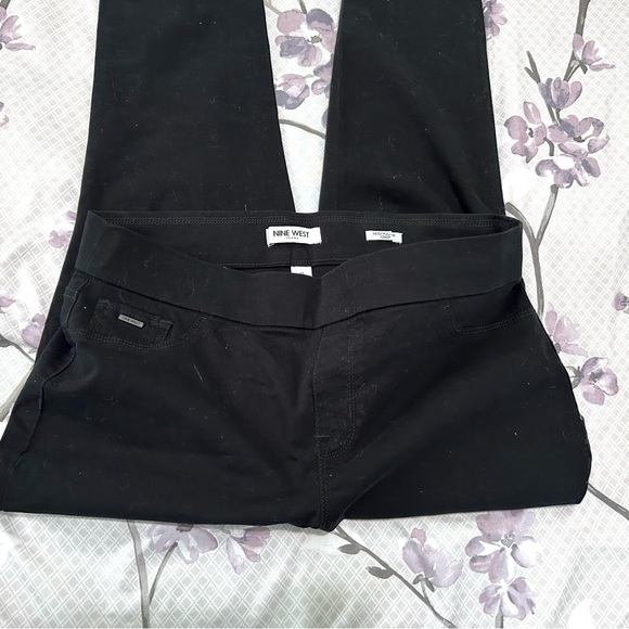 Nine West Black Pull-In Crop Jeans - Picture 6 of 8